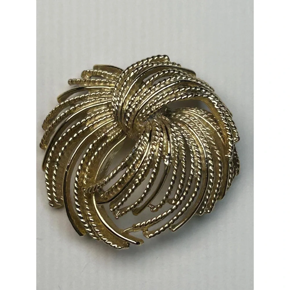 Gold Tone‎ Swirl Pin Brooch Textured Rope Design Elegant Statement Jewelry